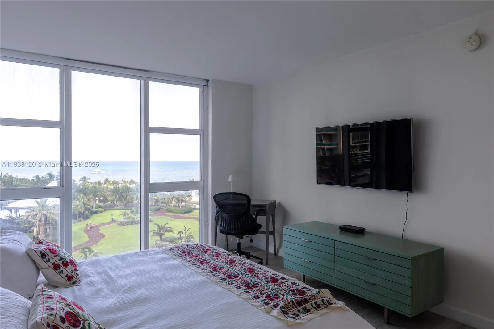 10275 Collins Ave, #634
