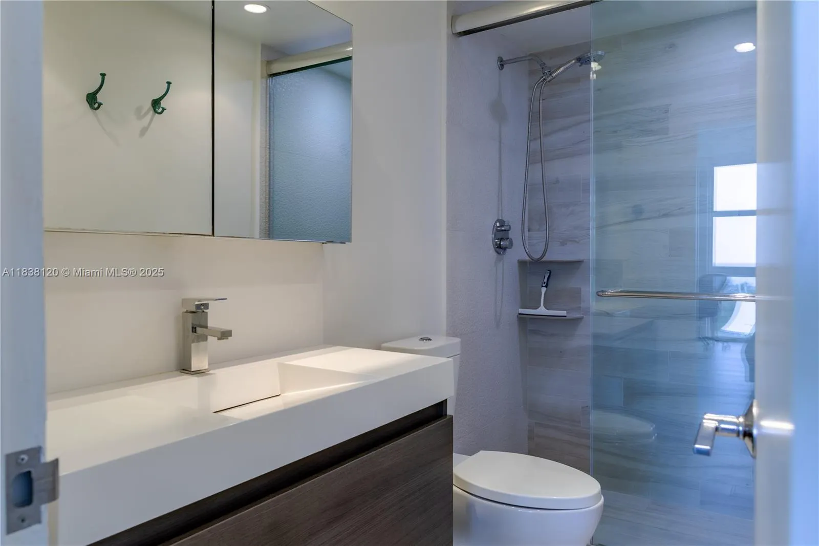 10275 Collins Ave, #634