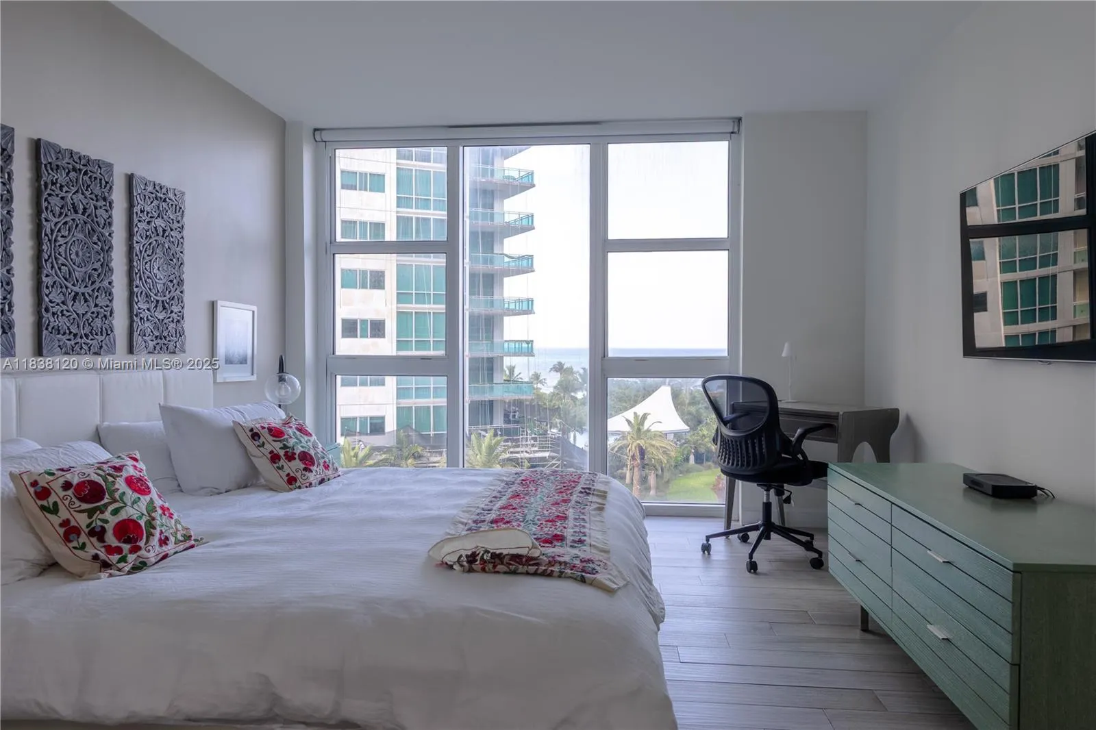 10275 Collins Ave, #634