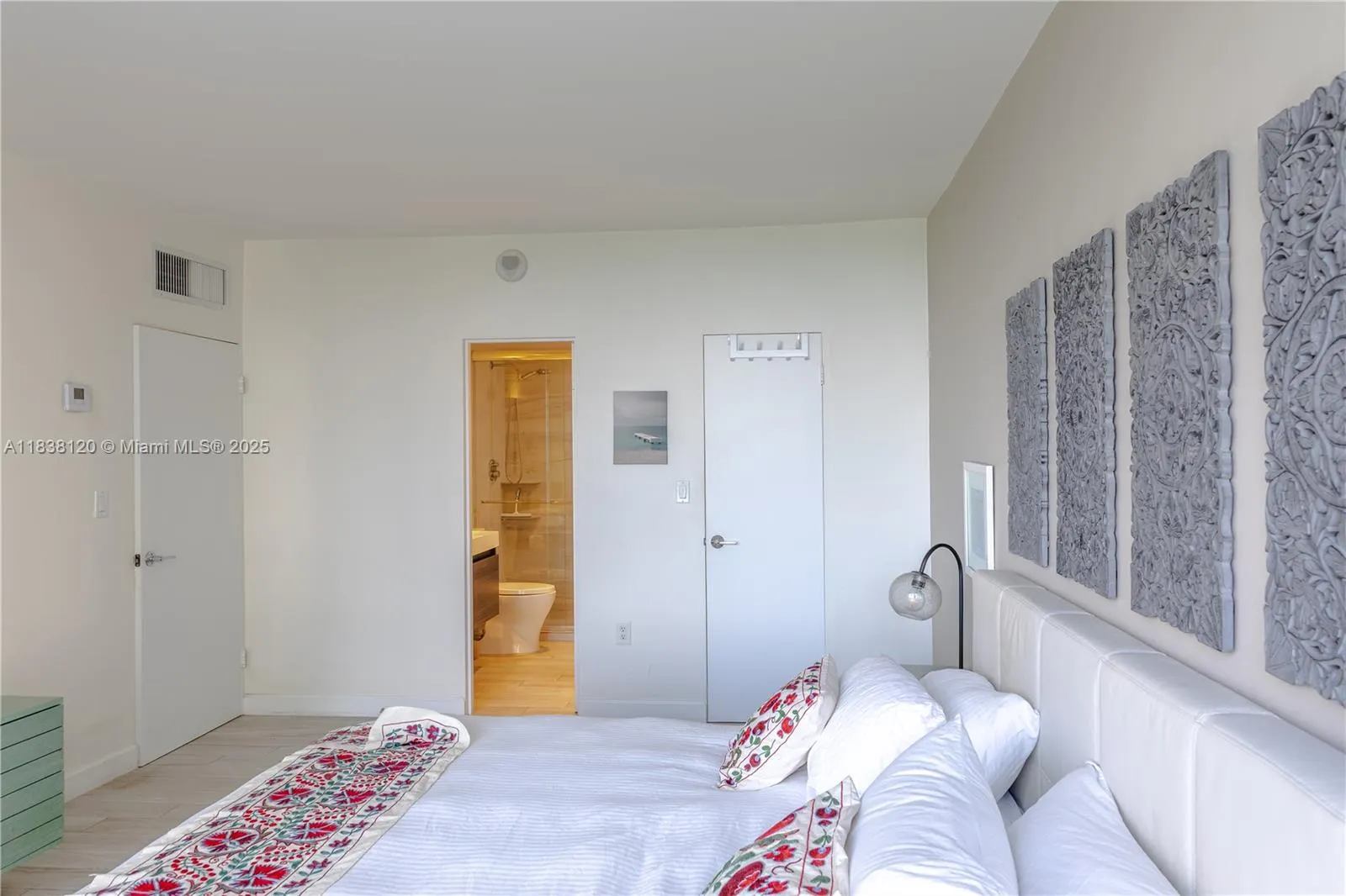 10275 Collins Ave, #634