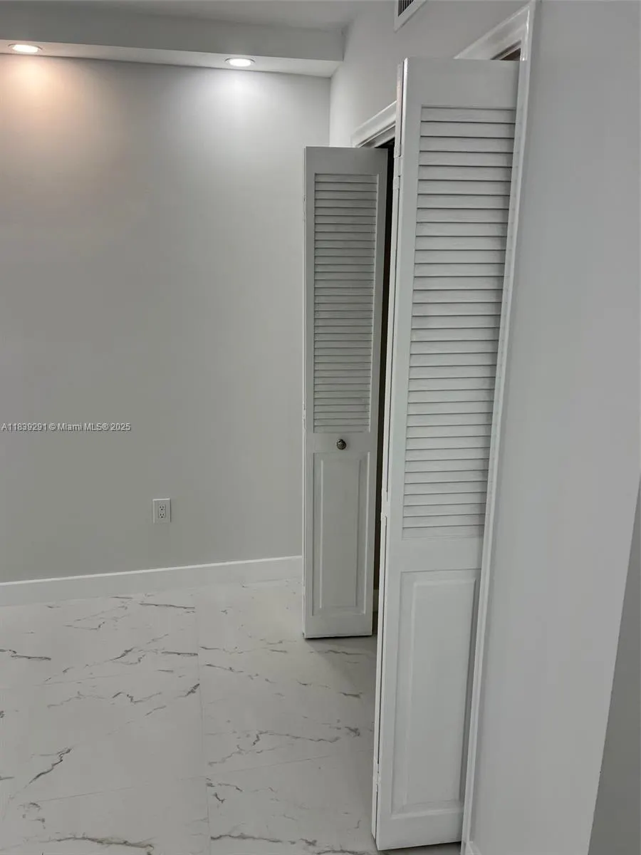 9801 Collins Ave, #15X/complete renovated