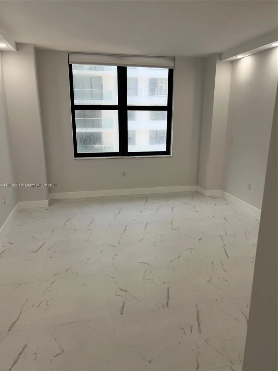 9801 Collins Ave, #15X/complete renovated
