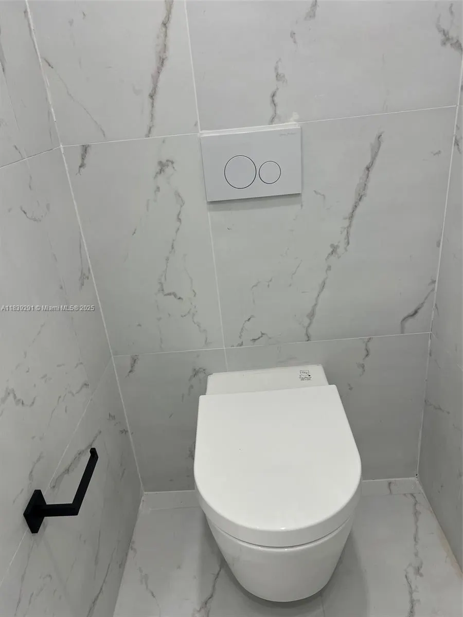 9801 Collins Ave, #15X/complete renovated