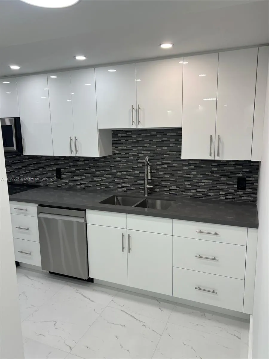 9801 Collins Ave, #15X/complete renovated