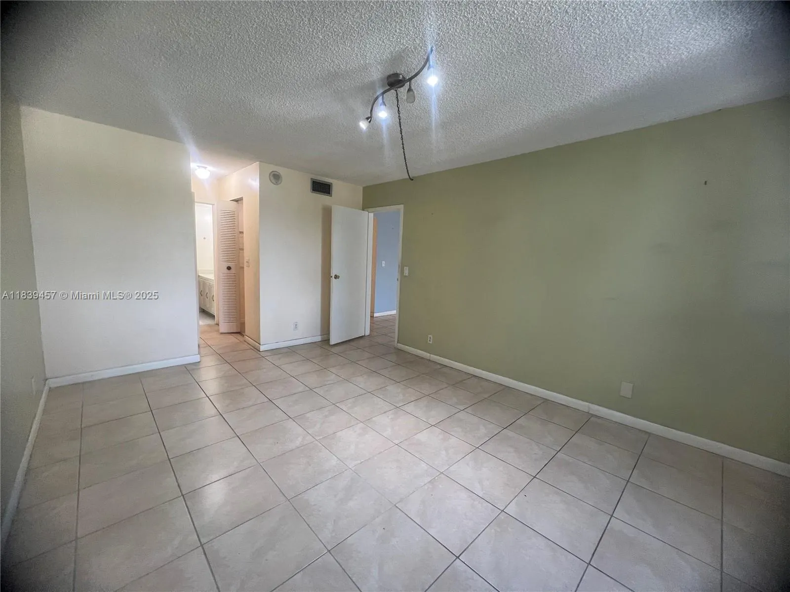 2821 N Miami Beach Blvd, #2E