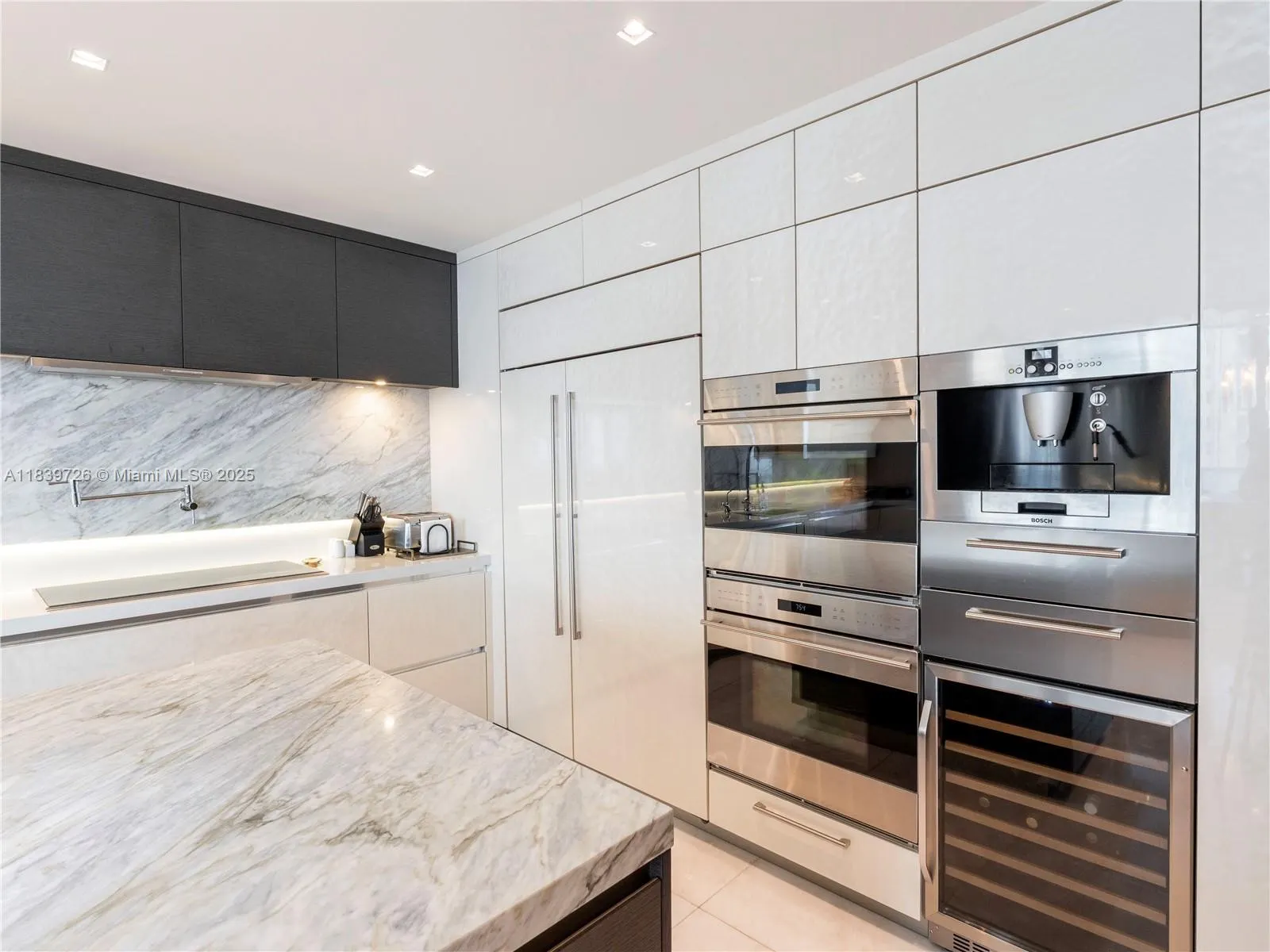 17475 Collins Ave, #1001