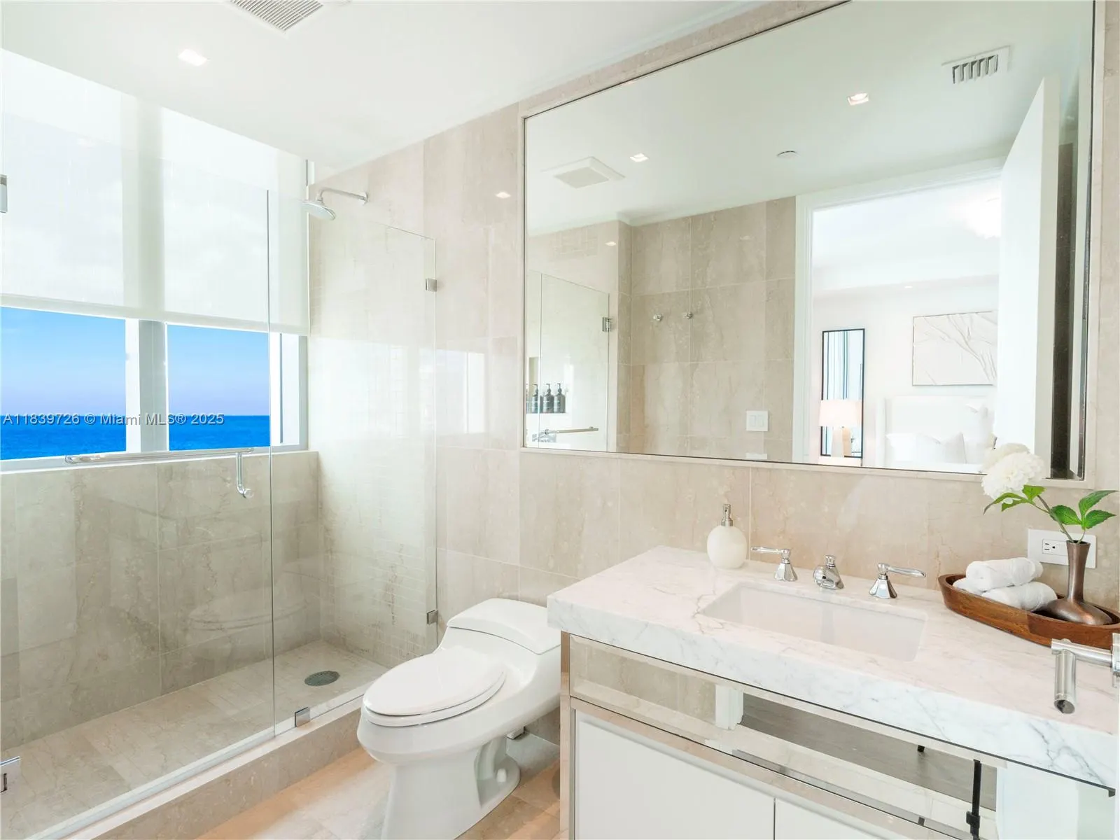 17475 Collins Ave, #1001