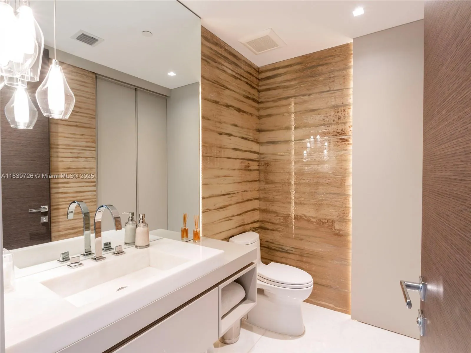 17475 Collins Ave, #1001