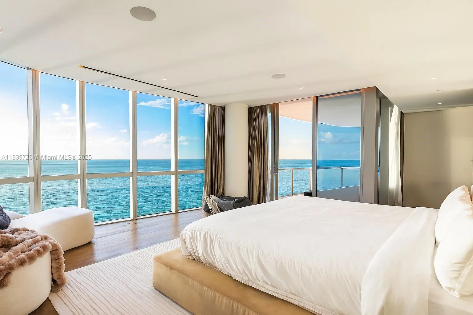 17475 Collins Ave, #1001