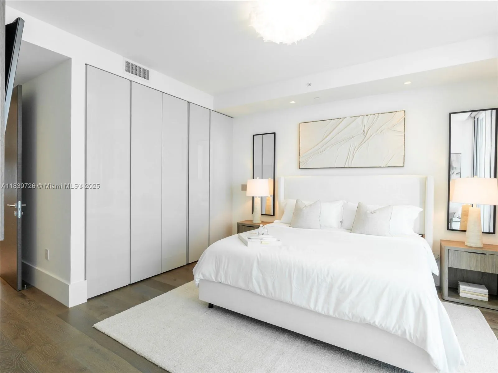 17475 Collins Ave, #1001