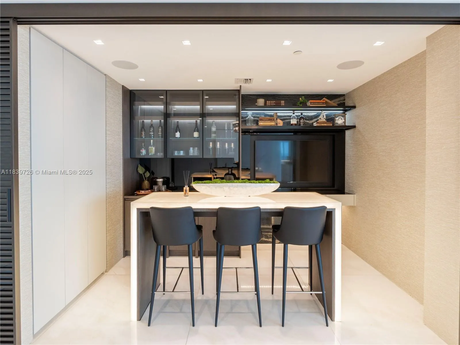 17475 Collins Ave, #1001