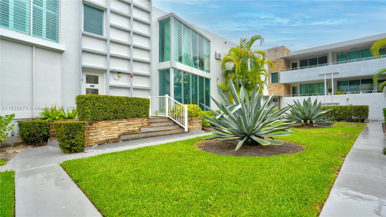 10178 Collins Ave, #102