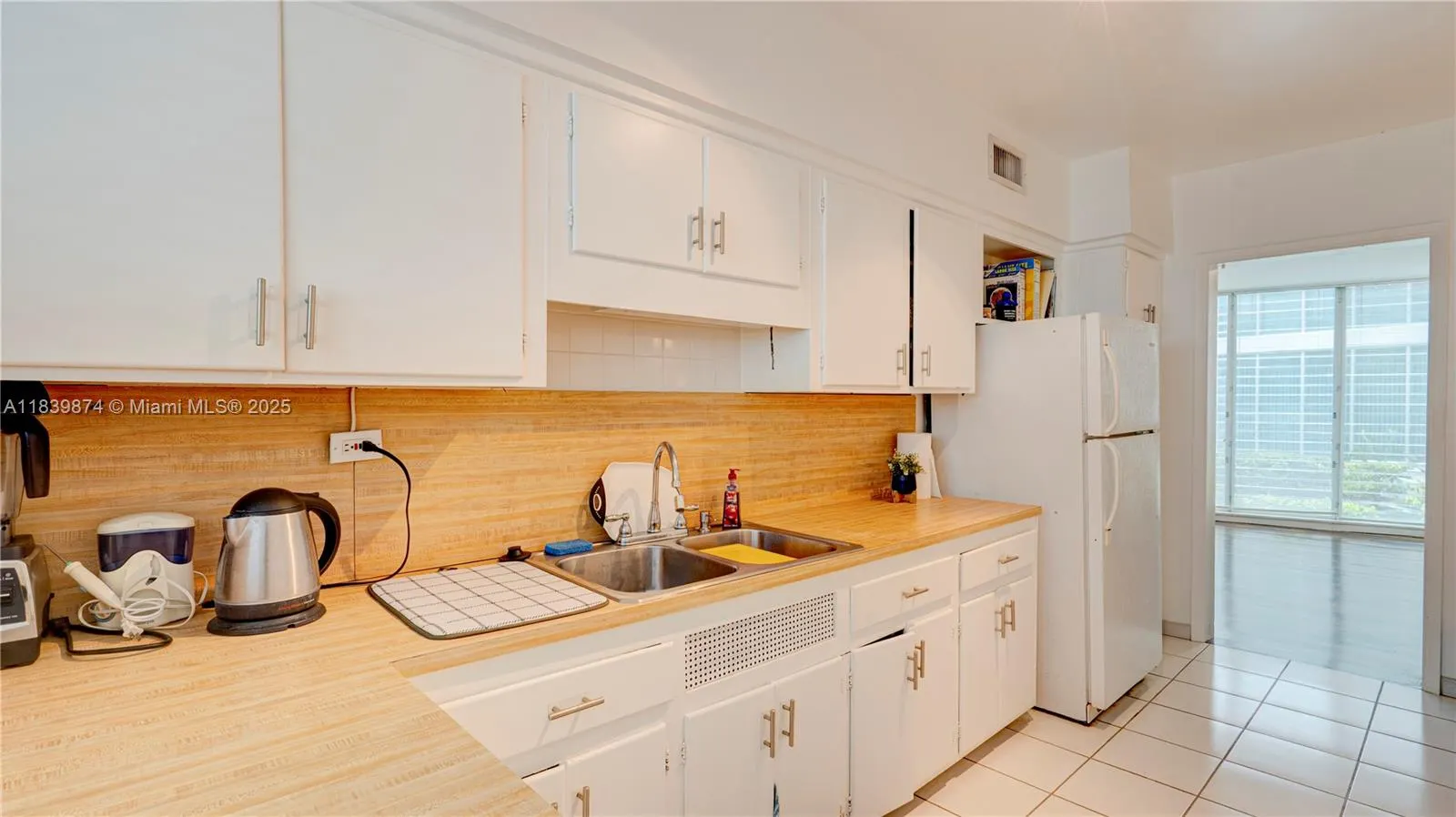 10178 Collins Ave, #102