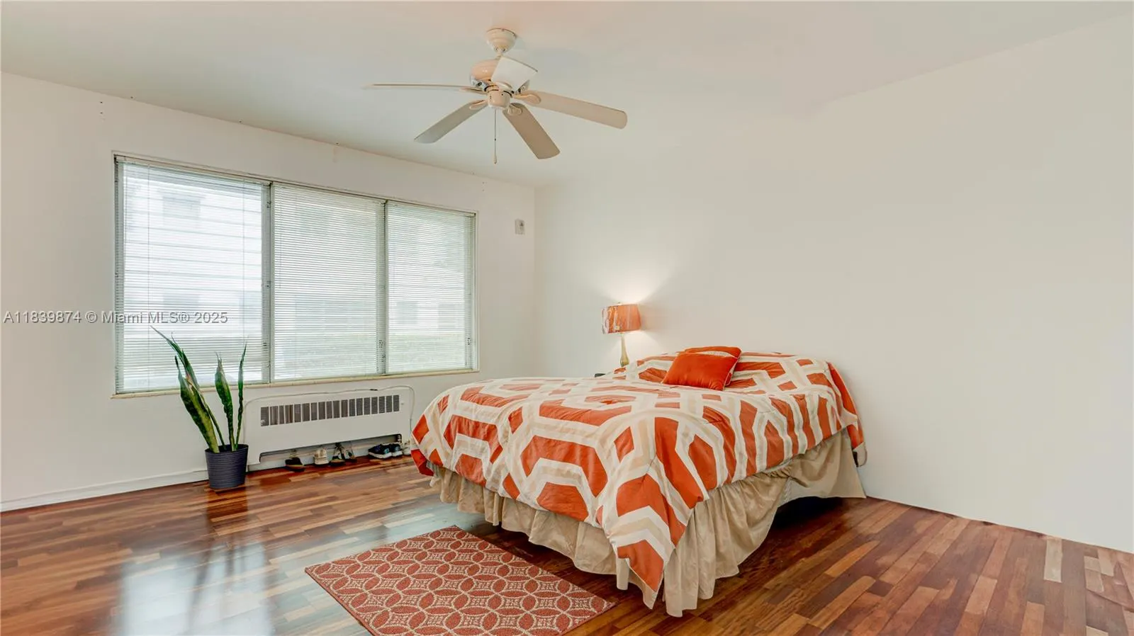 10178 Collins Ave, #102
