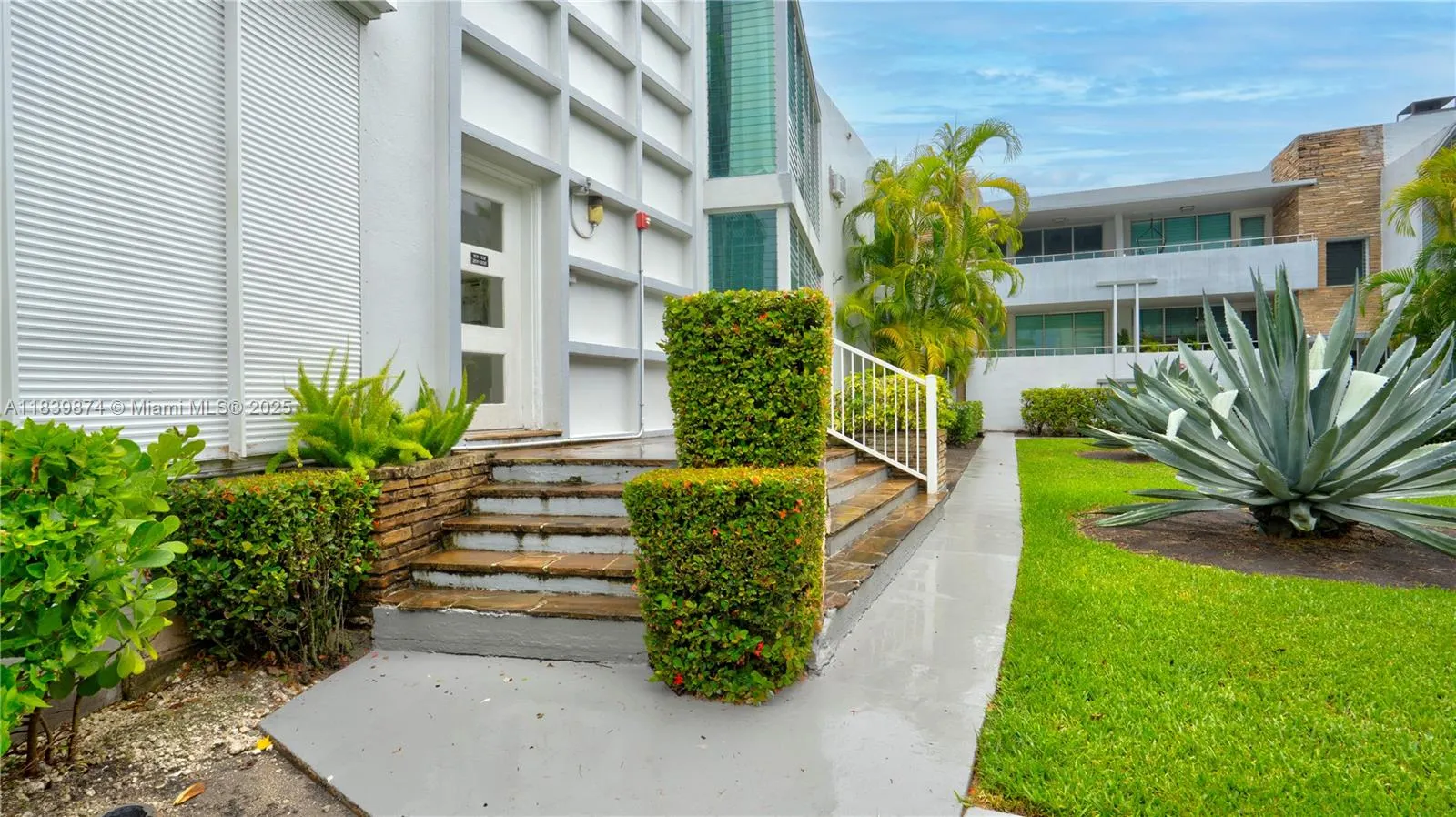 10178 Collins Ave, #102