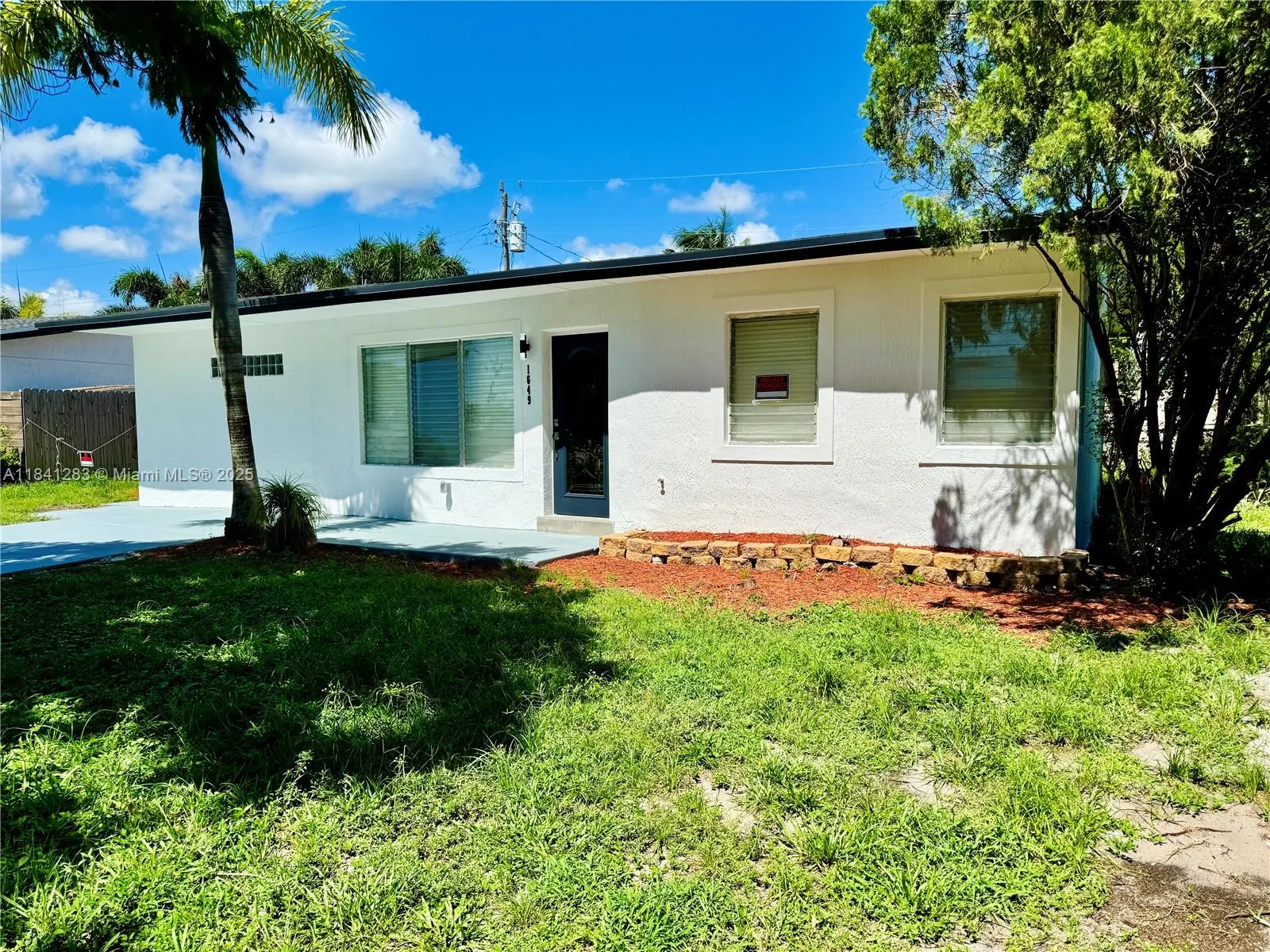1649 NE 30th Ct