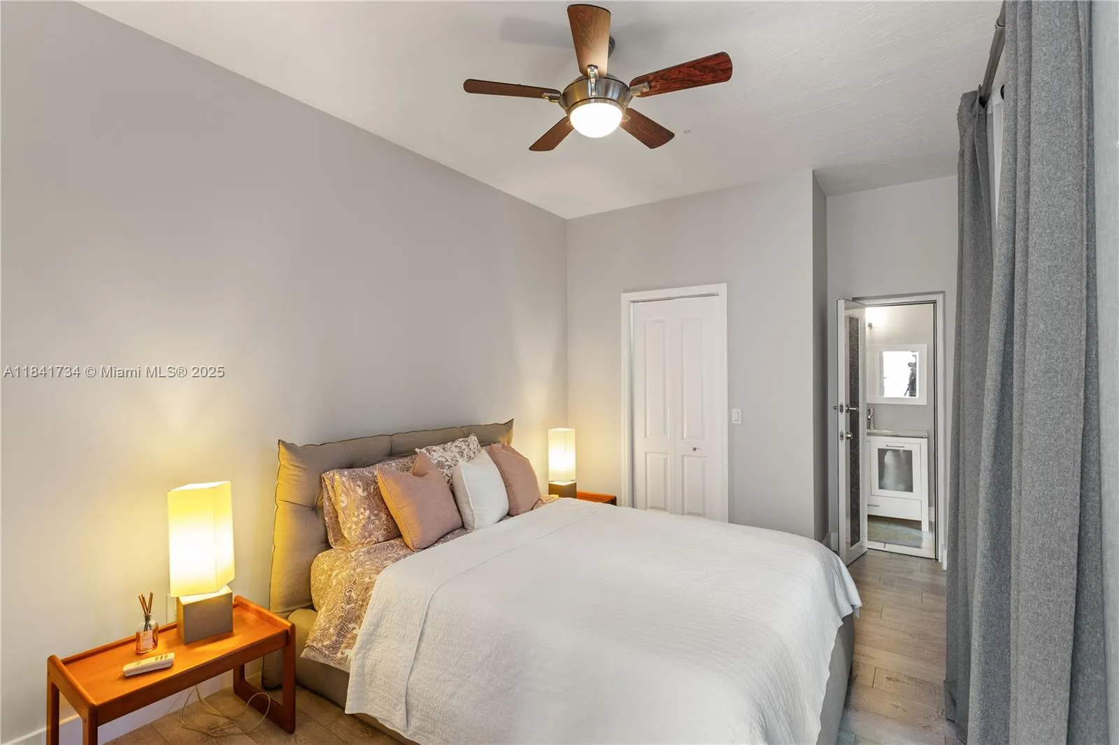 737 Alhambra Cir