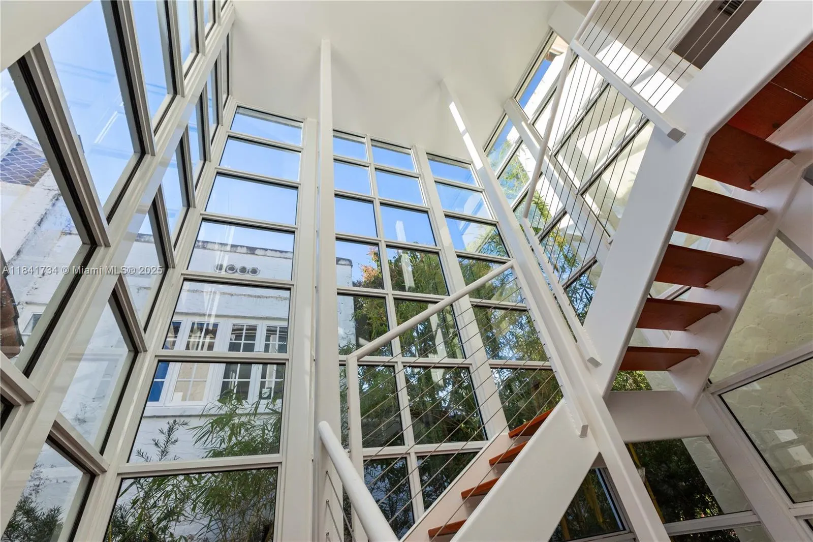737 Alhambra Cir