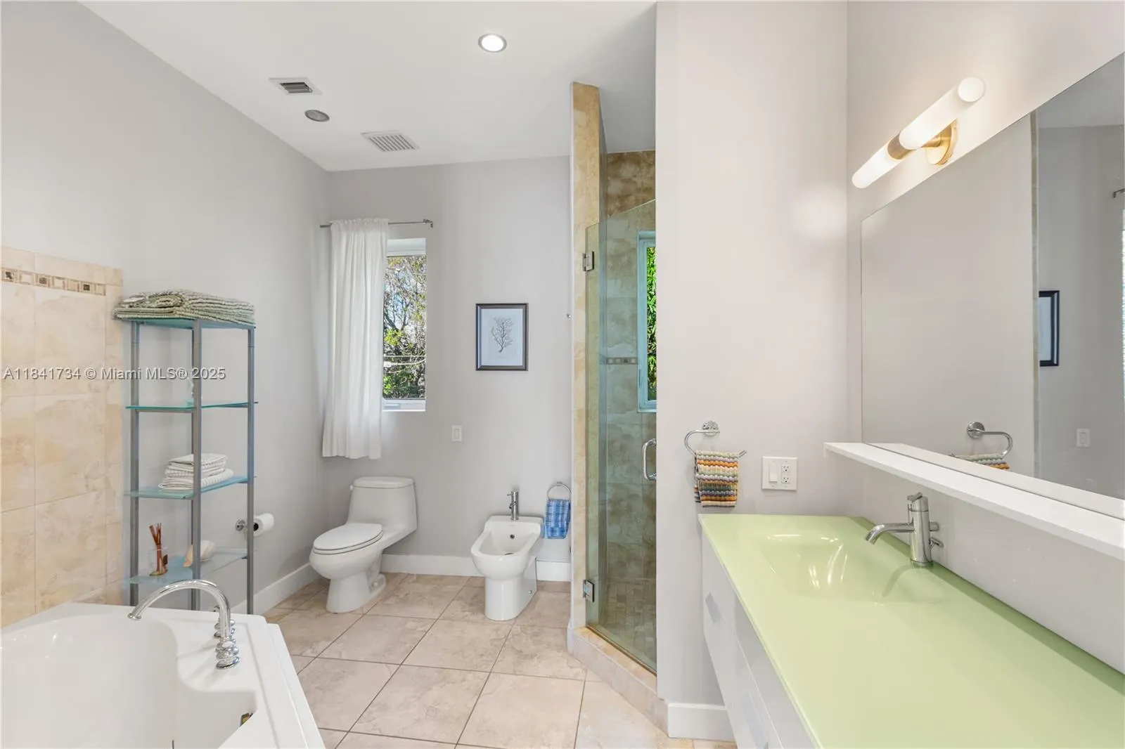 737 Alhambra Cir