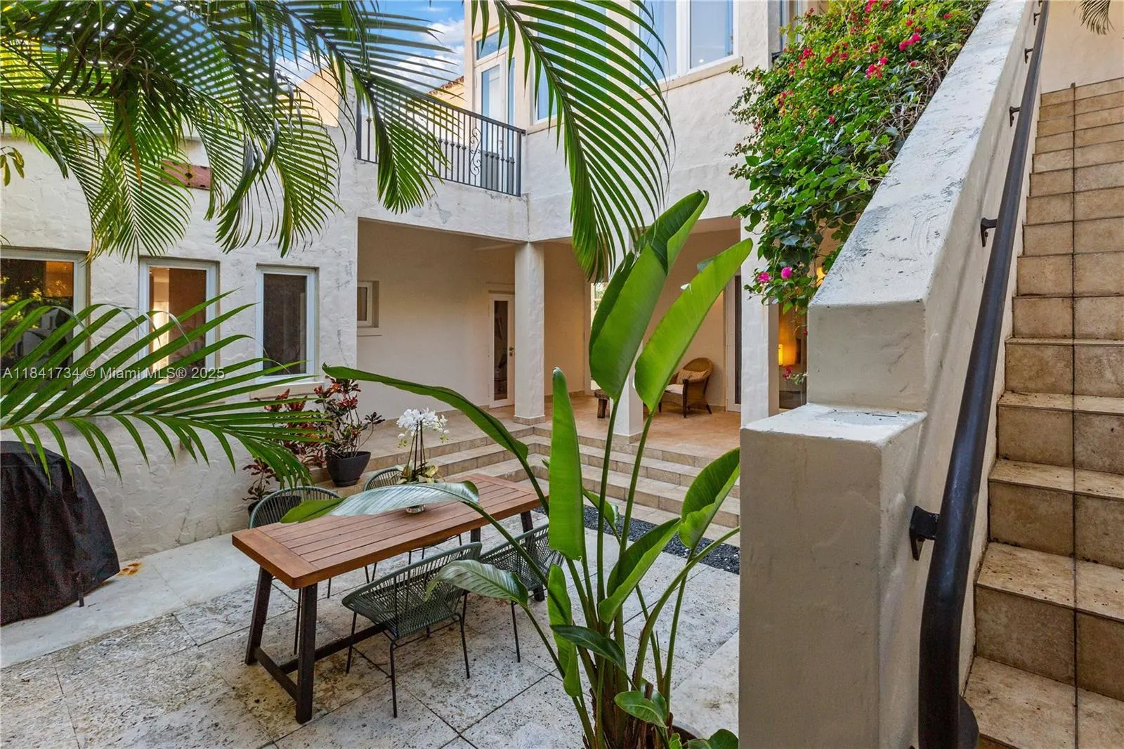 737 Alhambra Cir