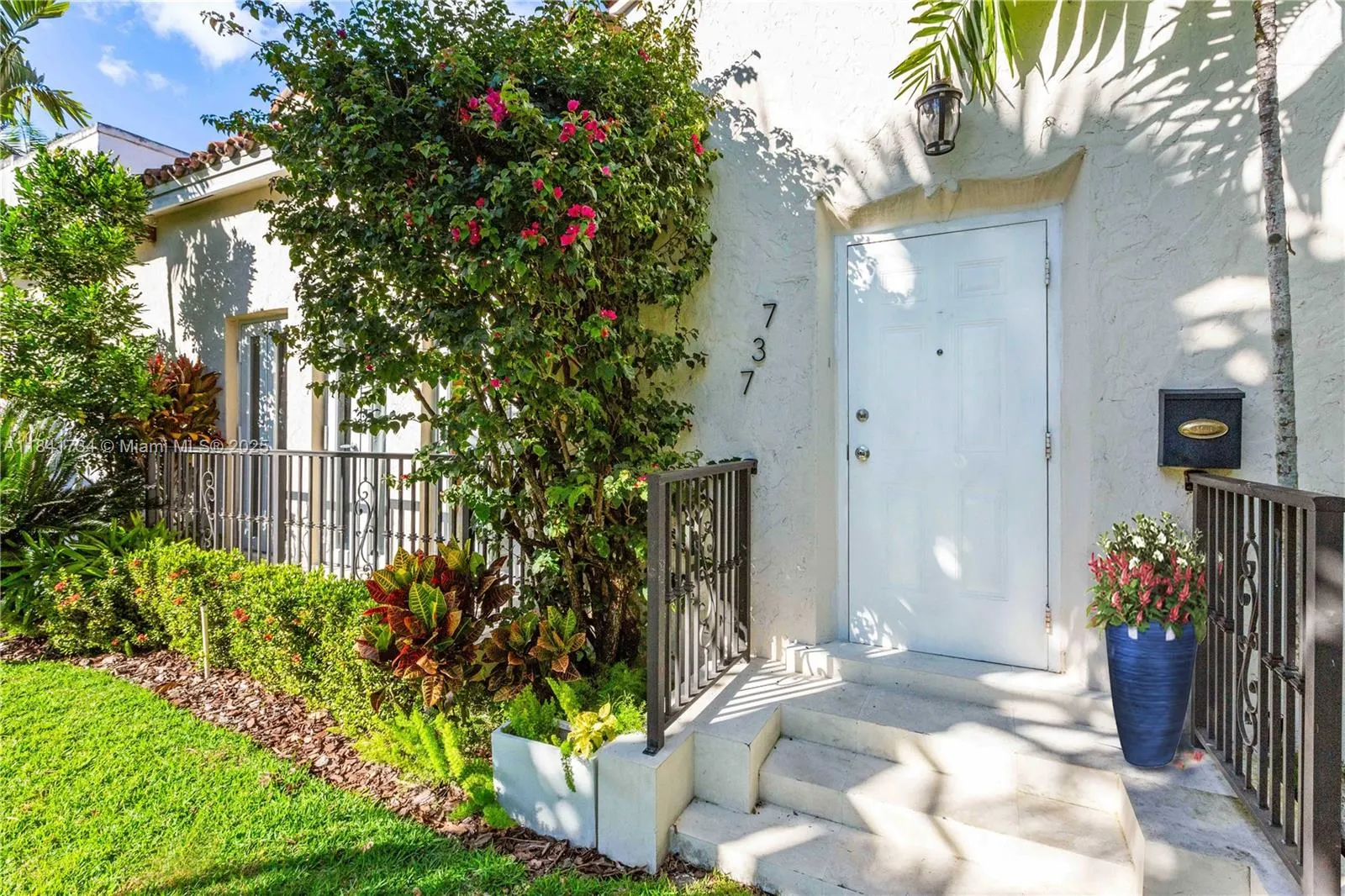 737 Alhambra Cir