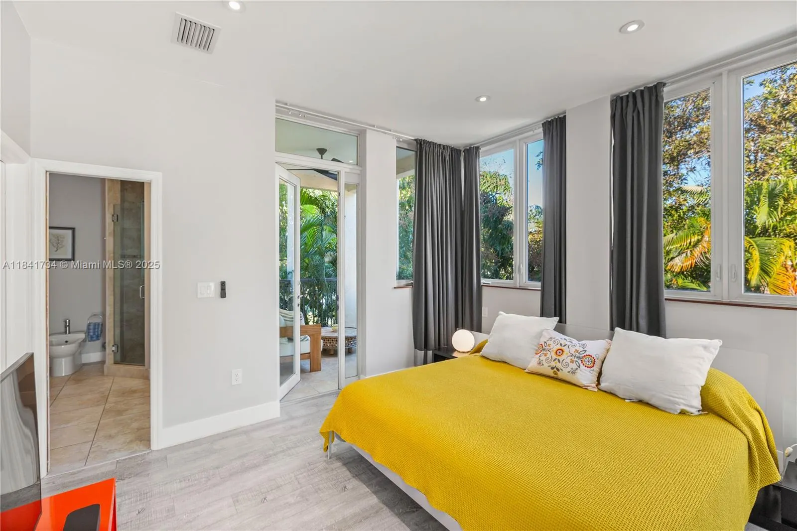 737 Alhambra Cir