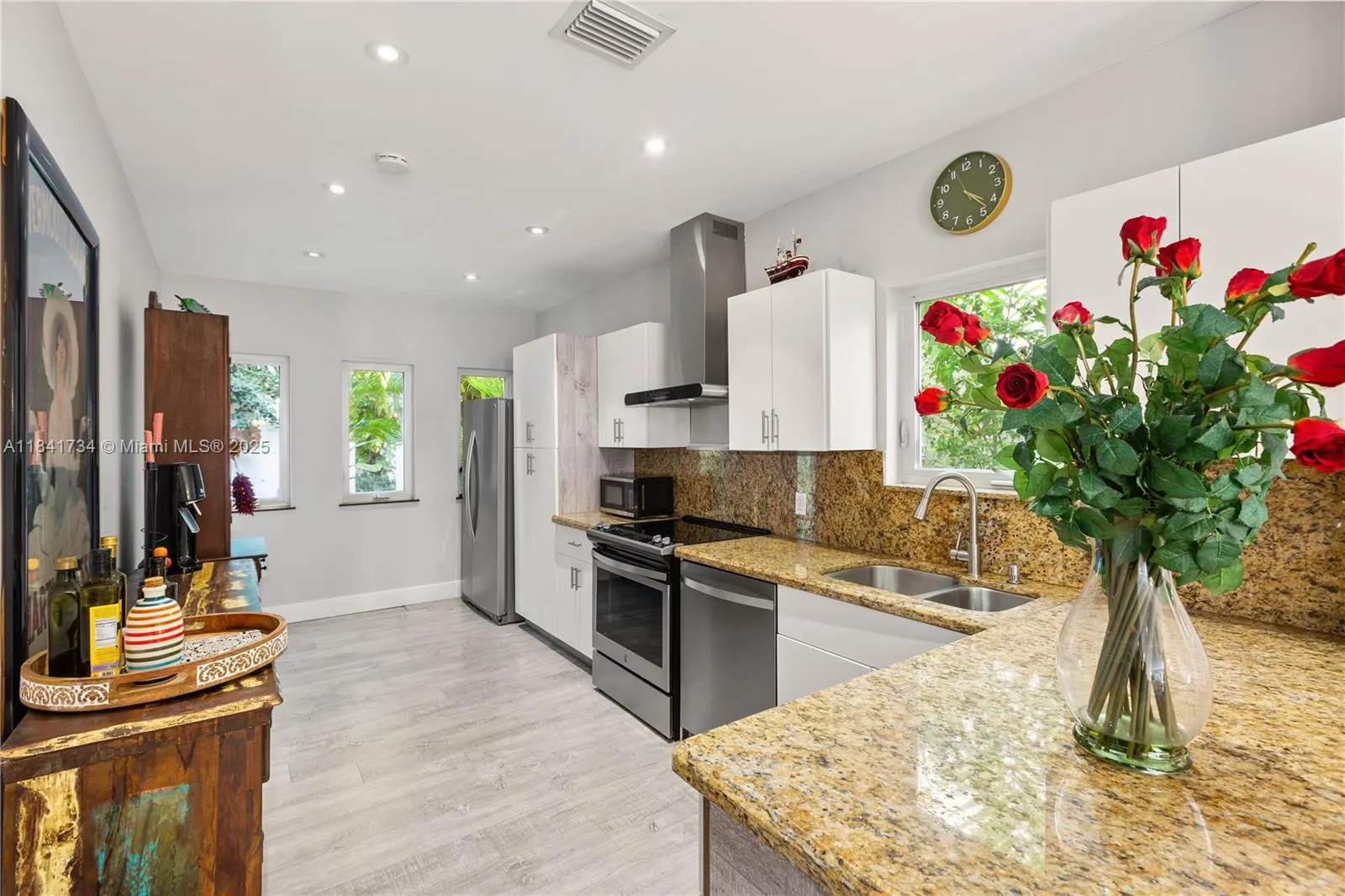737 Alhambra Cir