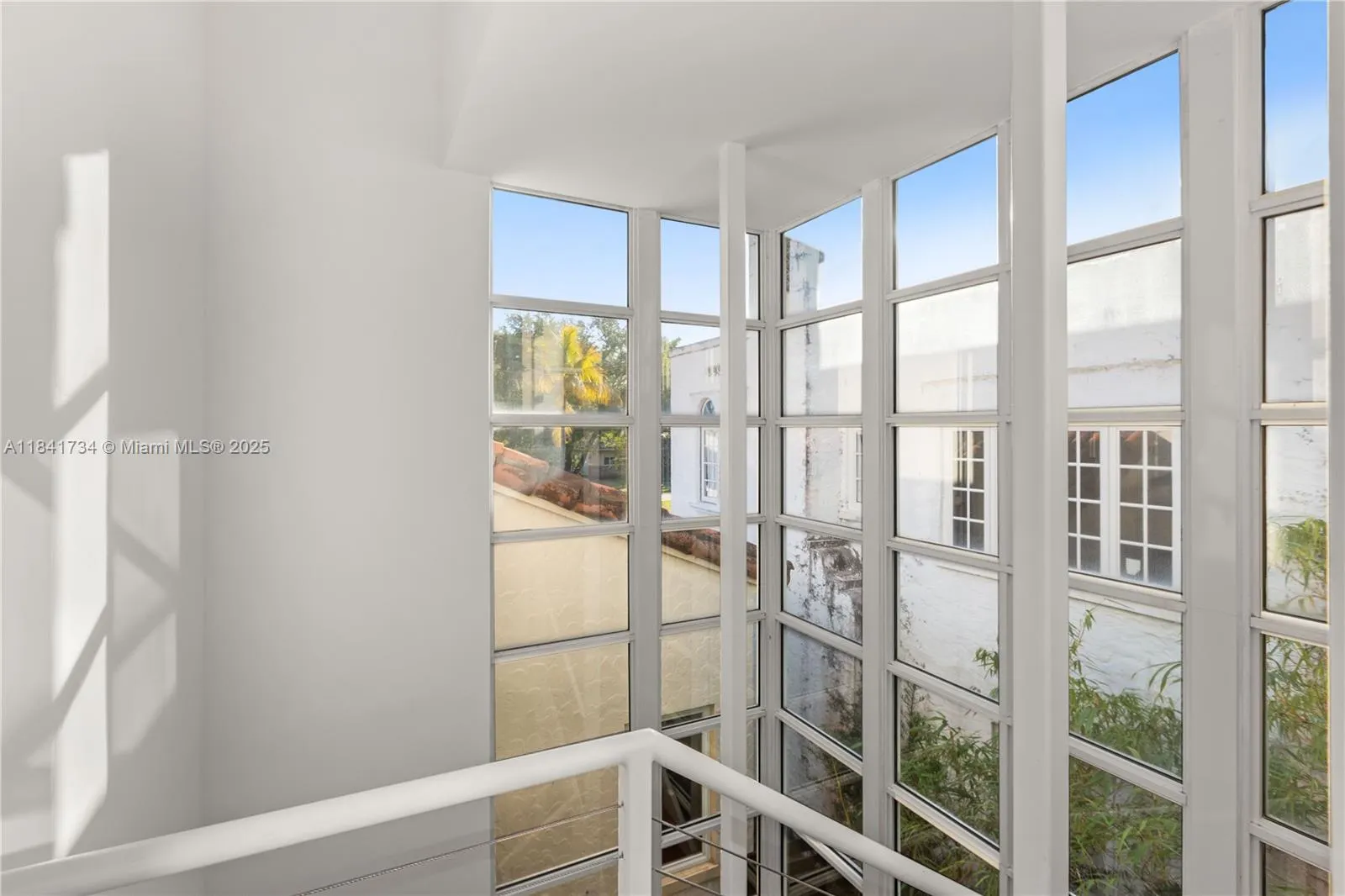 737 Alhambra Cir