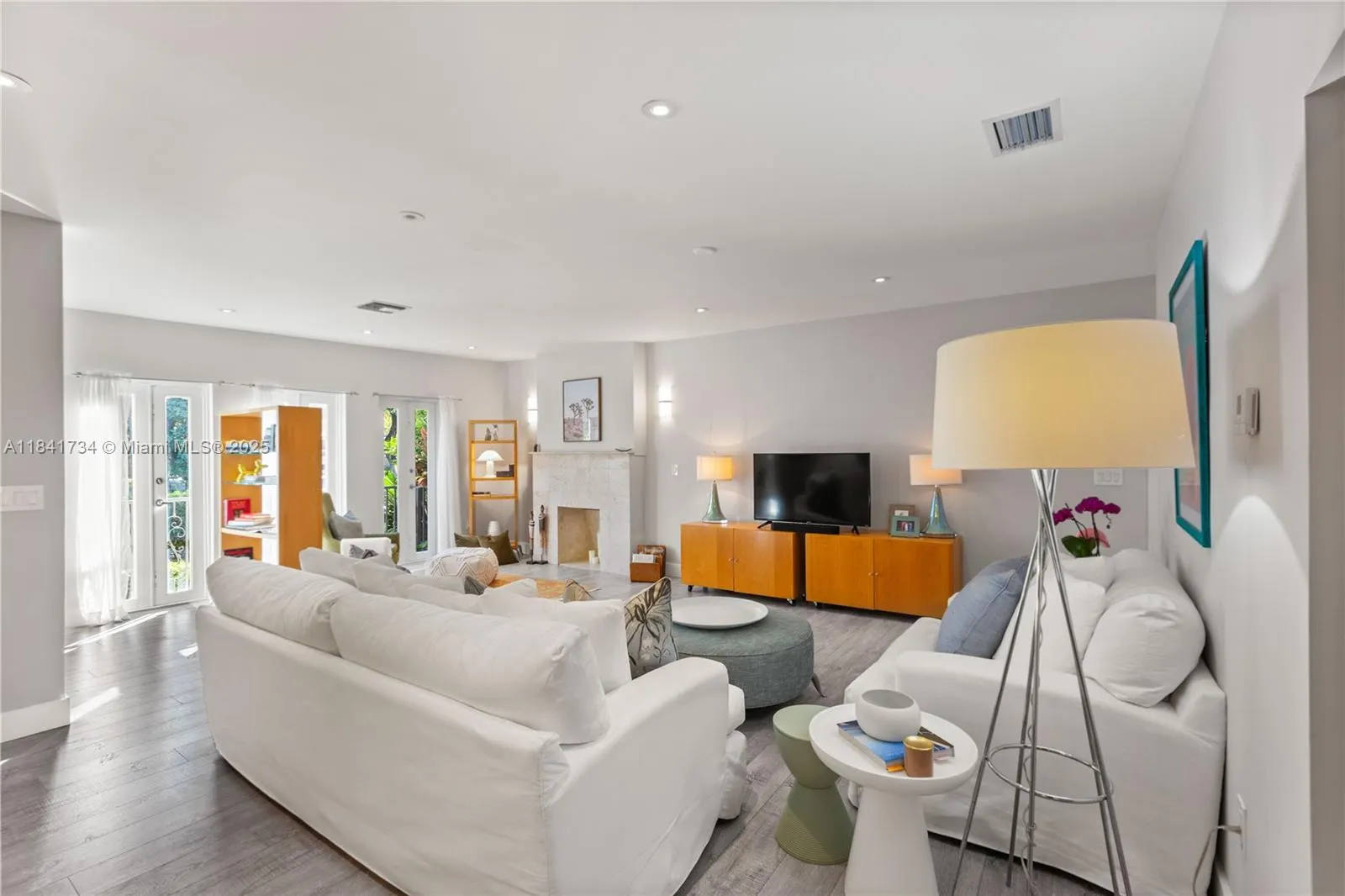 737 Alhambra Cir