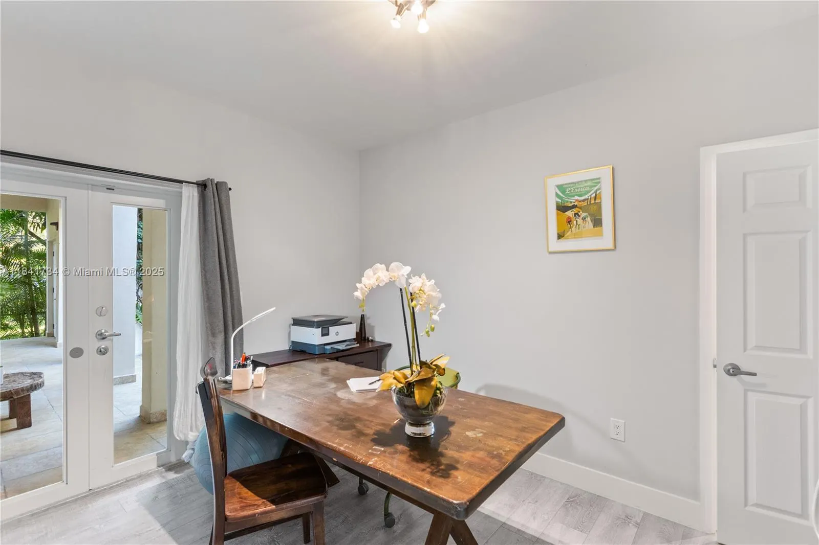 737 Alhambra Cir