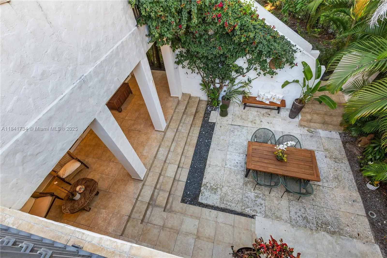 737 Alhambra Cir