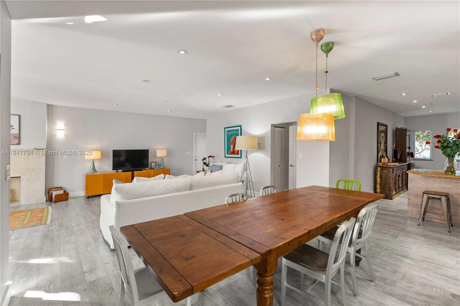 737 Alhambra Cir