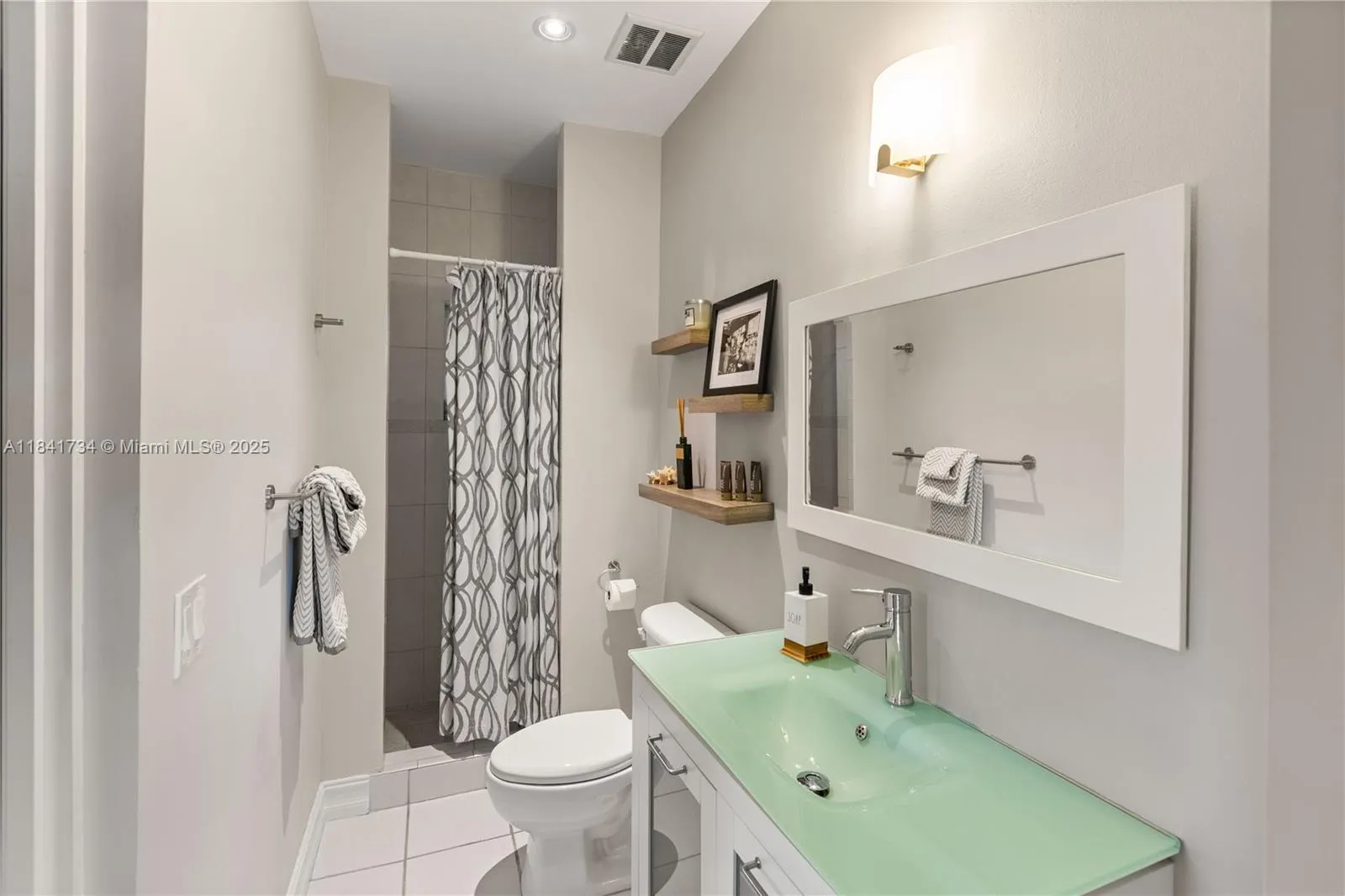 737 Alhambra Cir