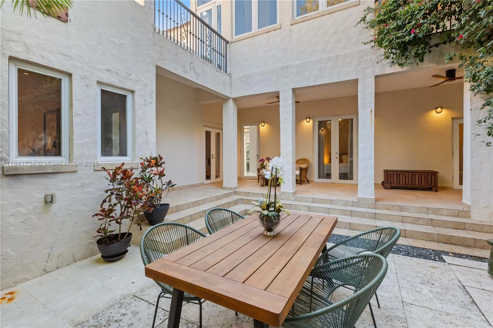 737 Alhambra Cir
