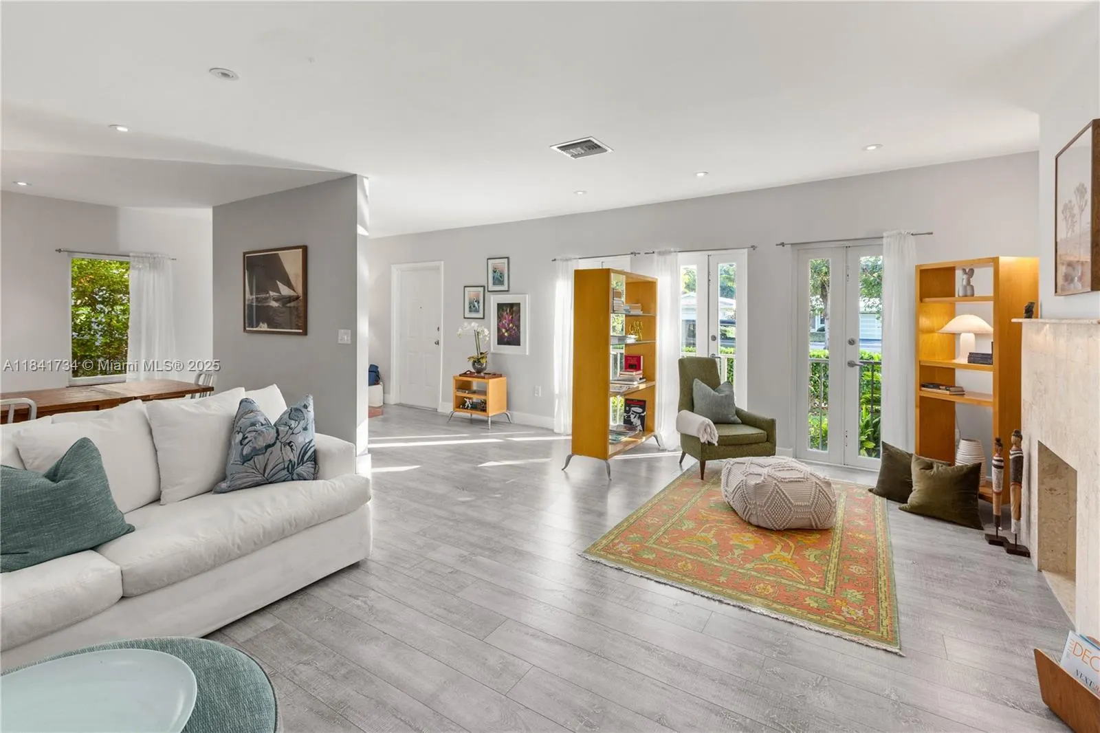 737 Alhambra Cir