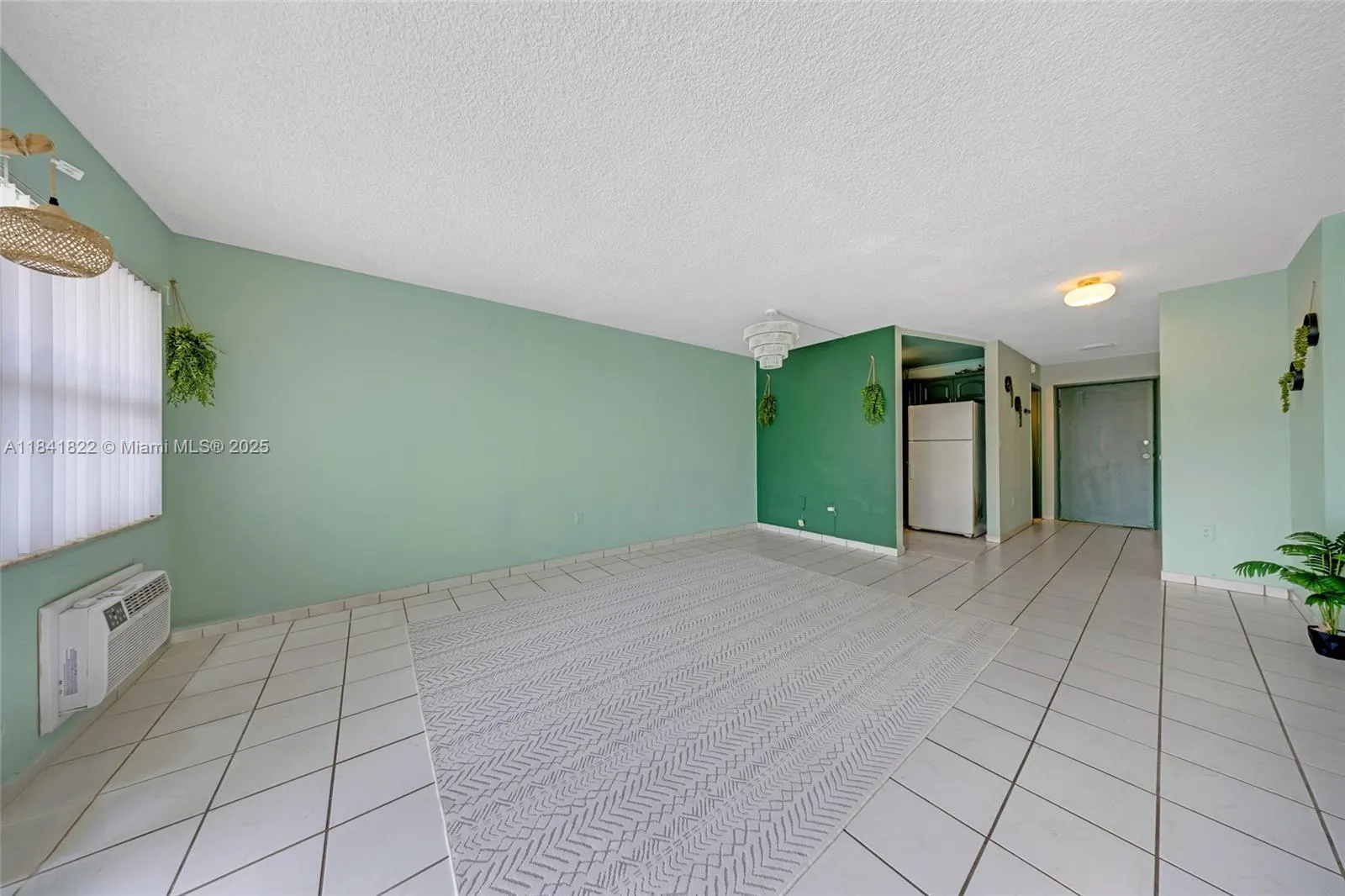 7620 Carlyle Ave, #205