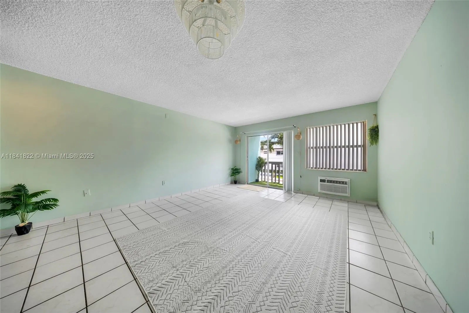 7620 Carlyle Ave, #205