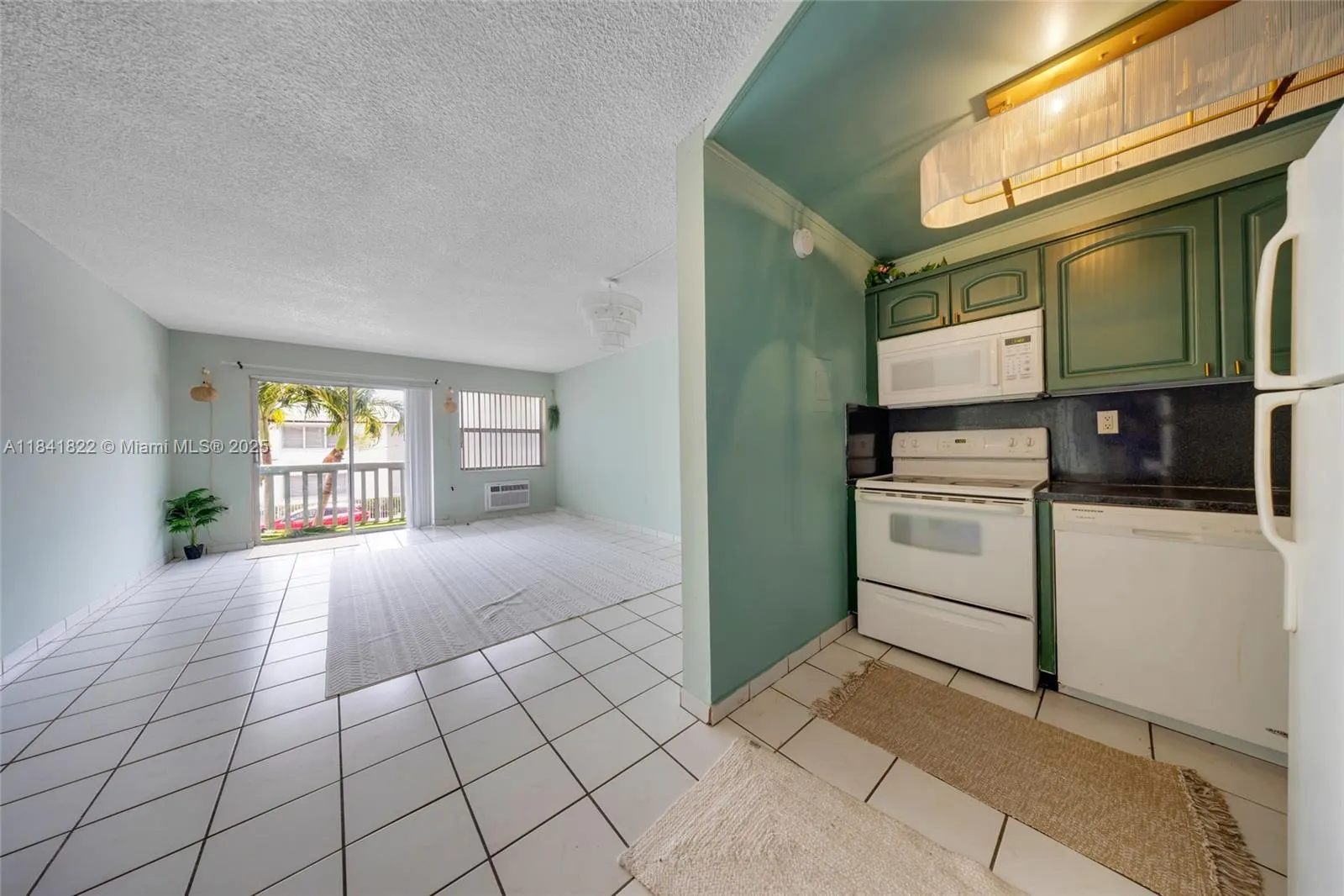 7620 Carlyle Ave, #205