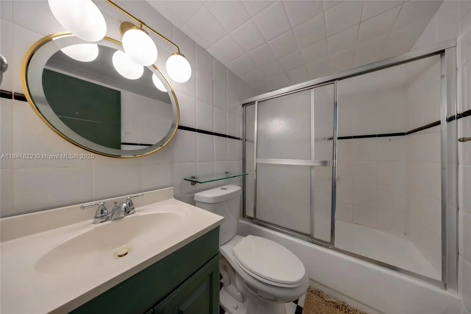 7620 Carlyle Ave, #205