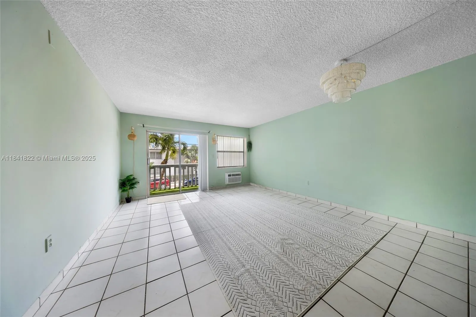 7620 Carlyle Ave, #205