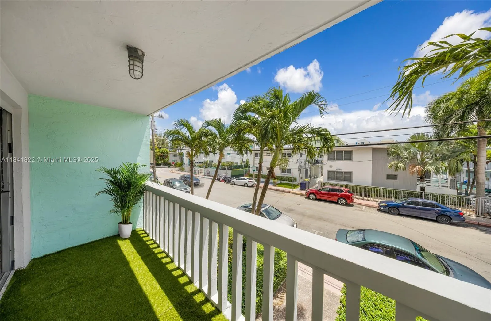 7620 Carlyle Ave, #205