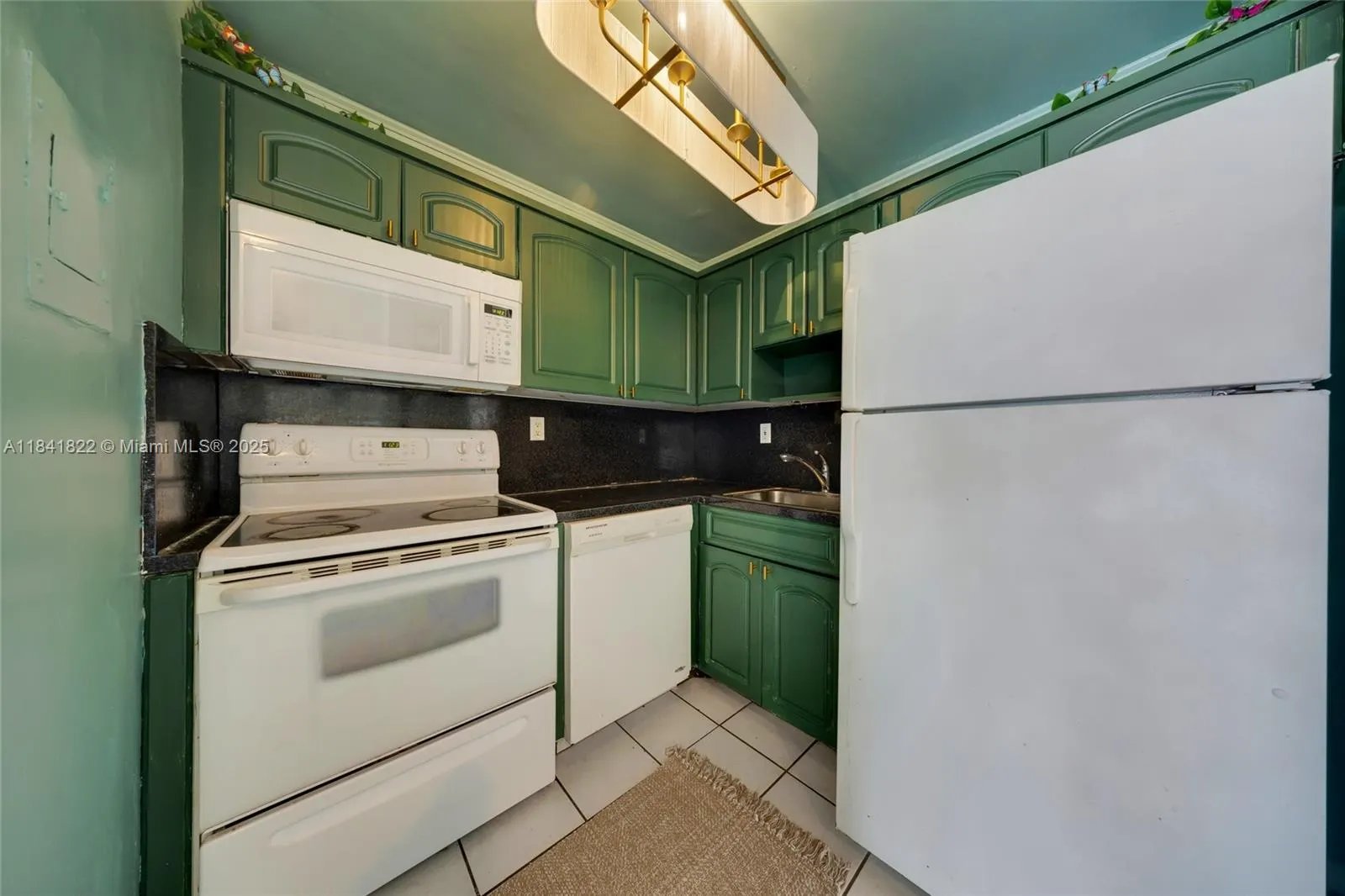 7620 Carlyle Ave, #205