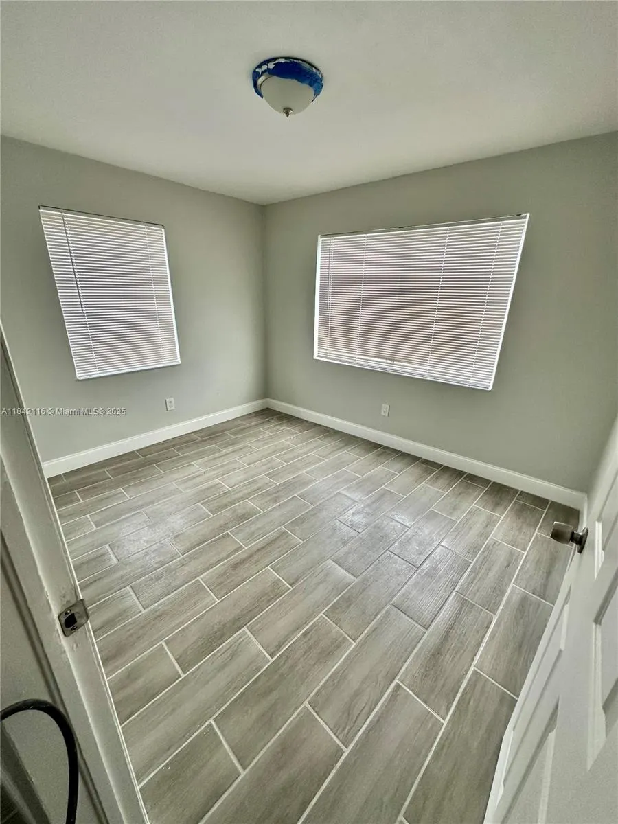 2600 NE 8th Ave