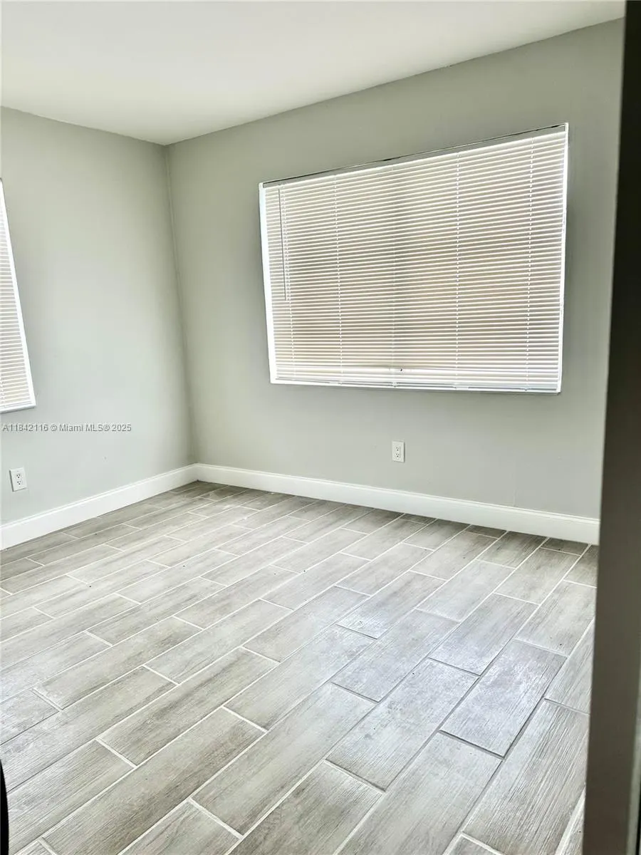 2600 NE 8th Ave