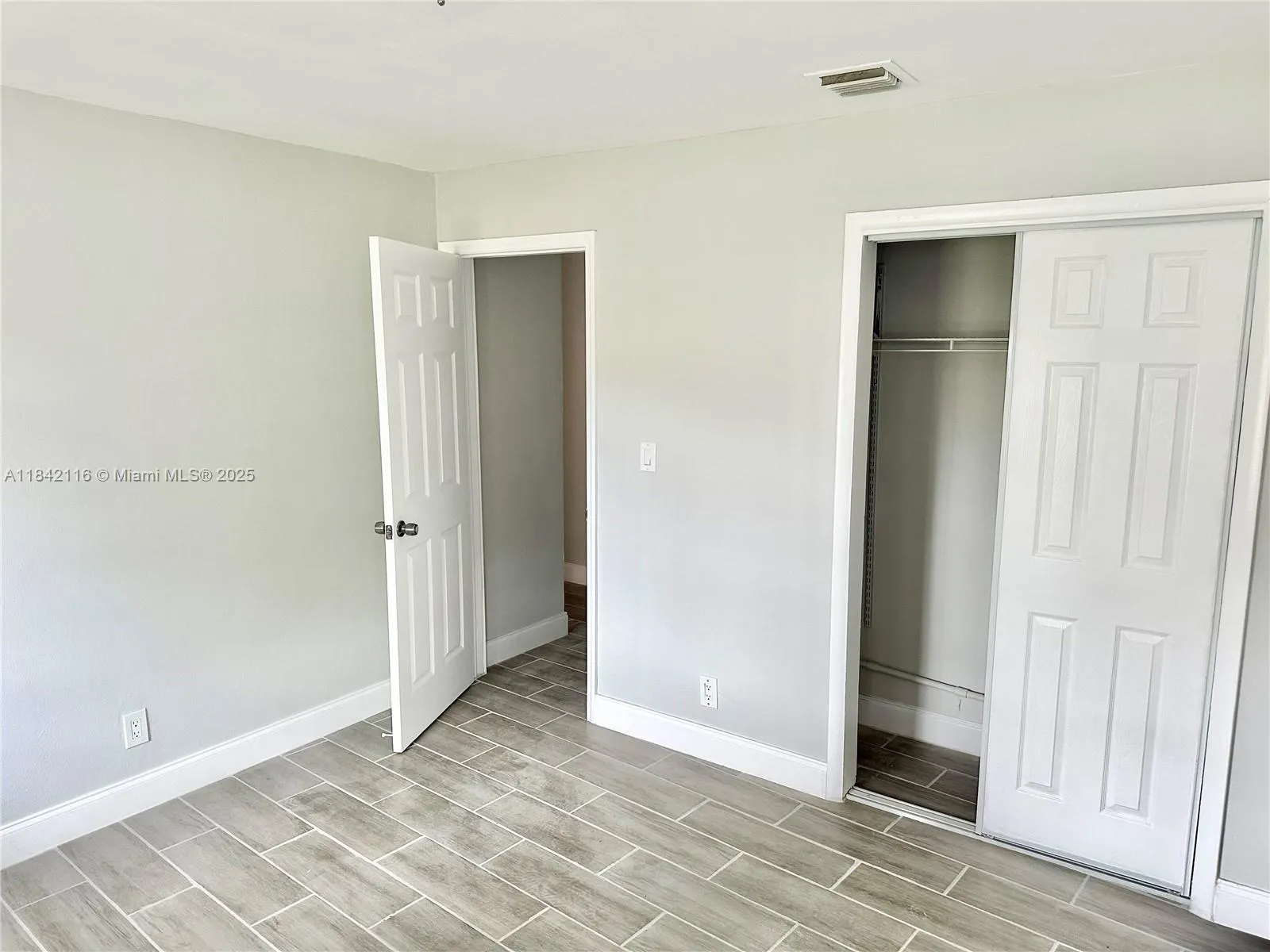 2600 NE 8th Ave
