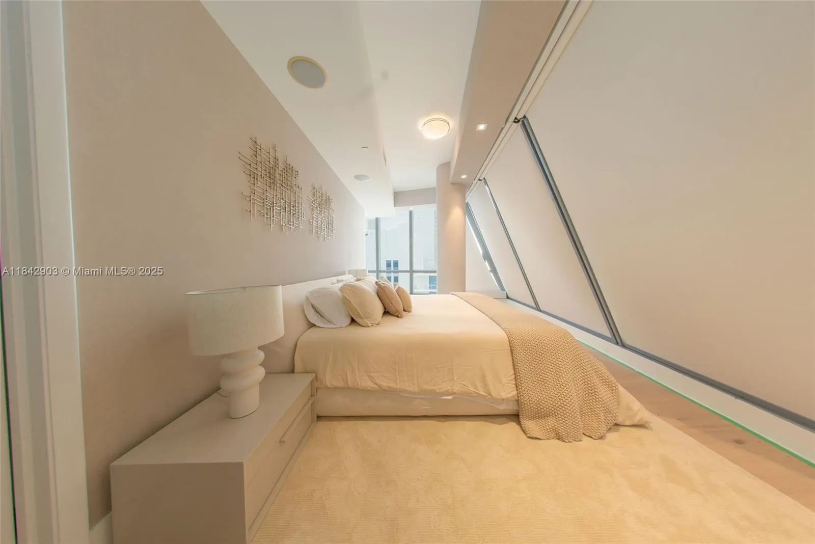 17121 Collins Ave, #4803