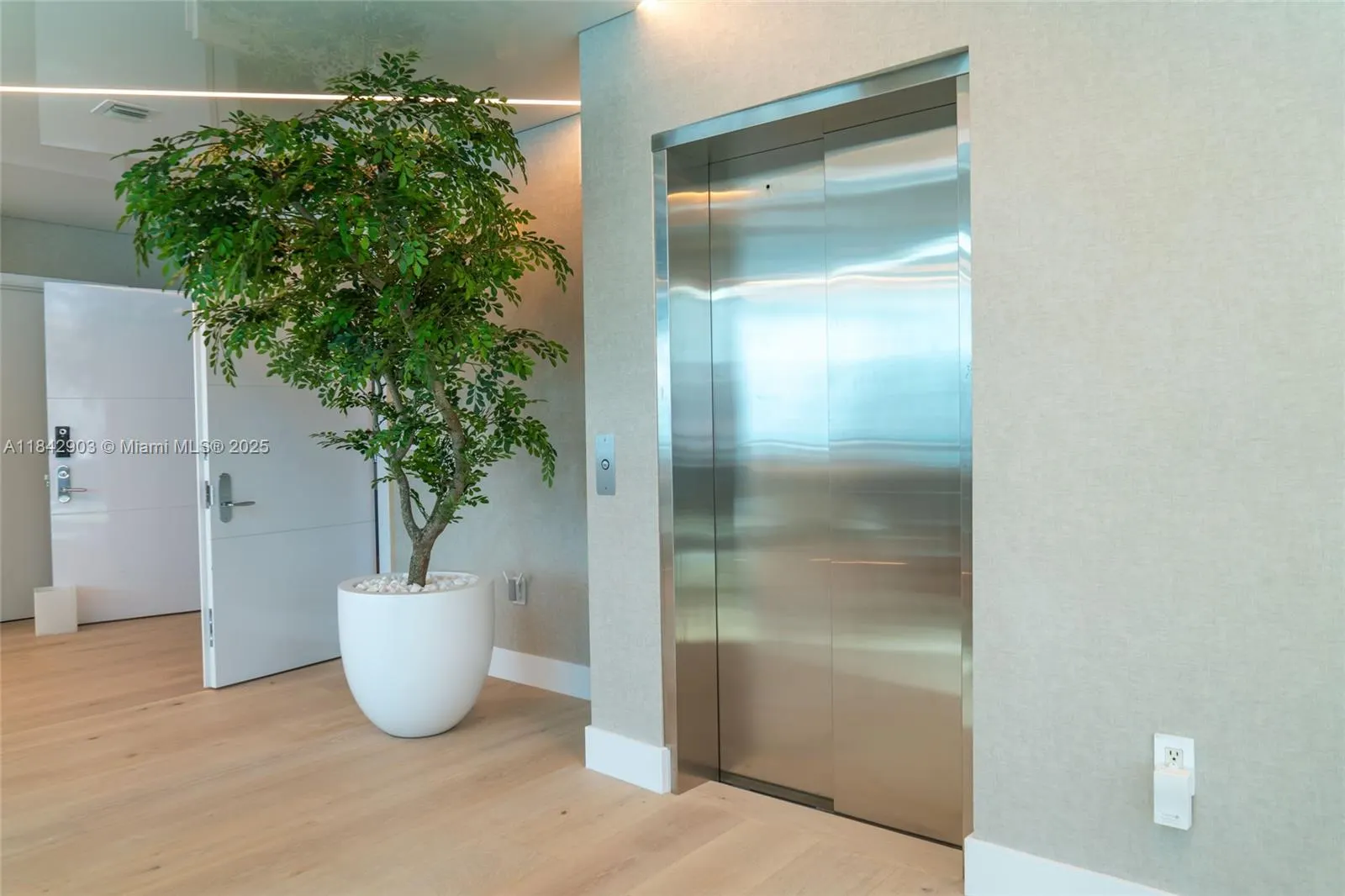 17121 Collins Ave, #4803