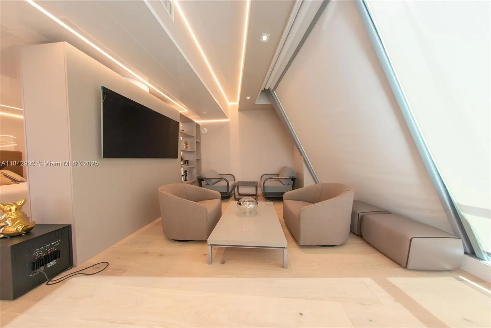 17121 Collins Ave, #4803