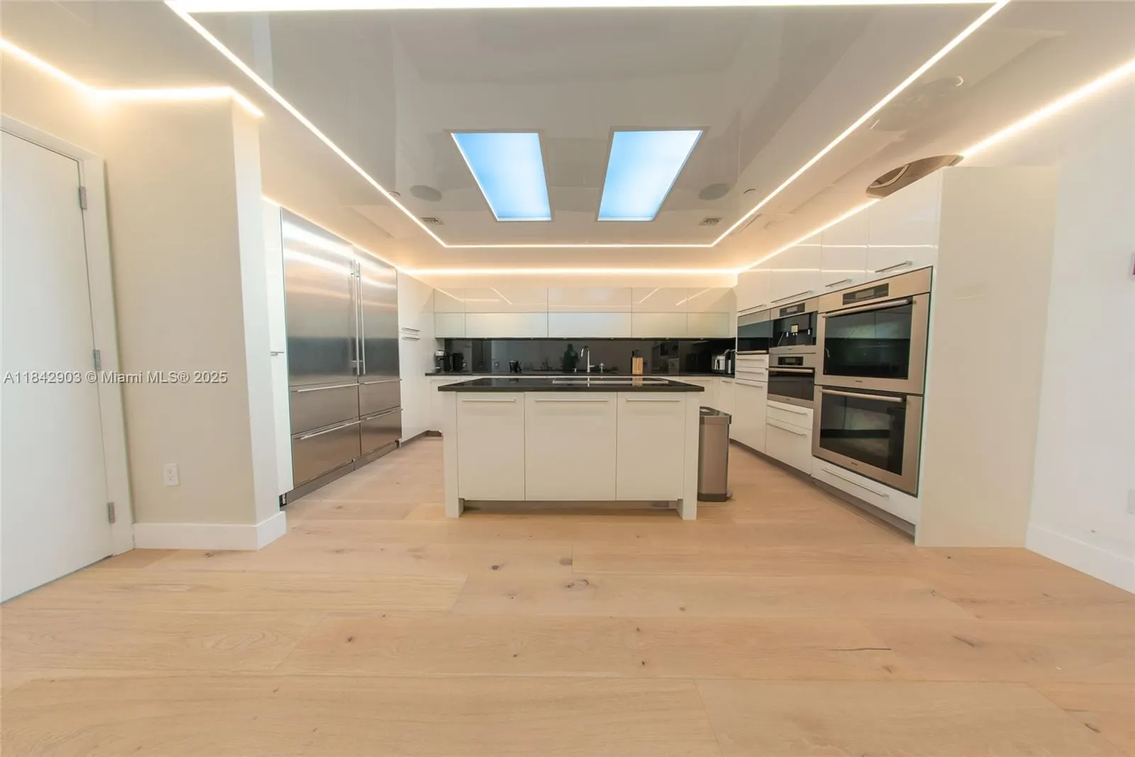 17121 Collins Ave, #4803