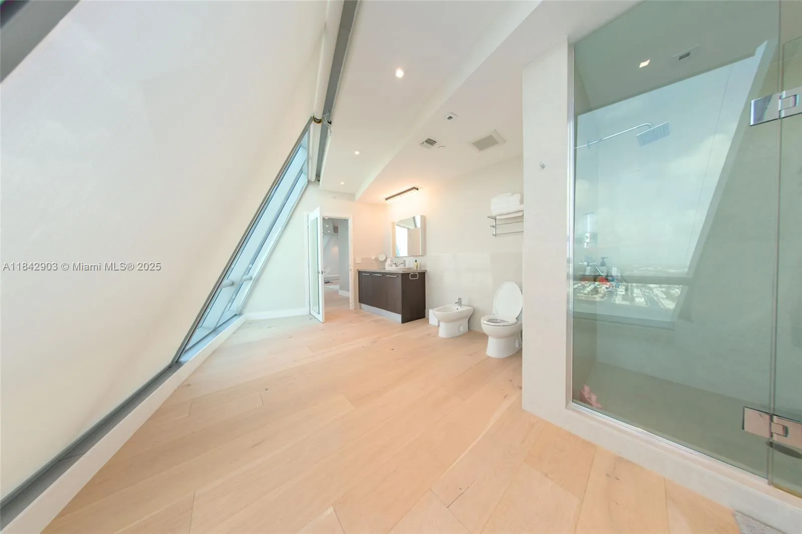 17121 Collins Ave, #4803
